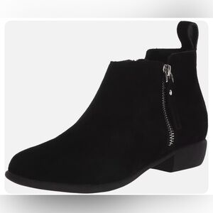 NWT black suede Aerosoles booties. CLASSIC and so COMFORTABLE!